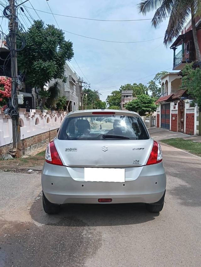 https://images10.gaadi.com/usedcar_image/4638995/original/processed_3ae0244d-1ca9-44ba-8c25-d2bfb34a804b.jpg?imwidth=6402