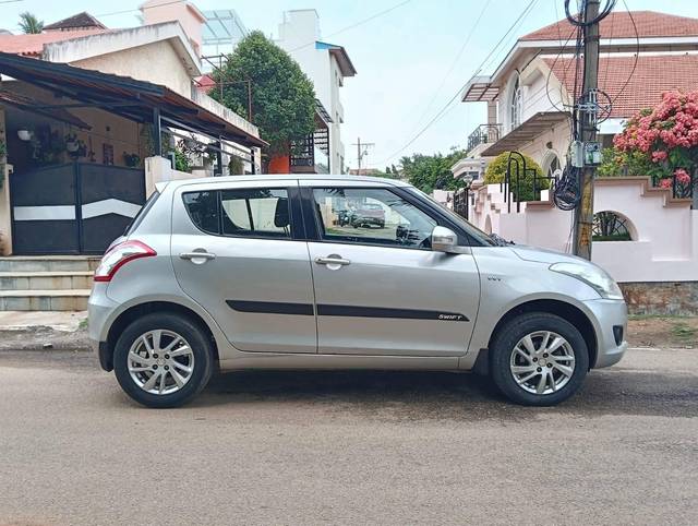https://images10.gaadi.com/usedcar_image/4638995/original/processed_95fcdf5d-fc00-4ede-941c-6f9fc22a7683.jpg?imwidth=6401