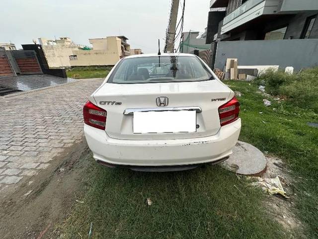 https://images10.gaadi.com/usedcar_image/4639013/original/processed_7d86f963-1e19-4049-8666-0cad04f76c82.jpeg?imwidth=6401