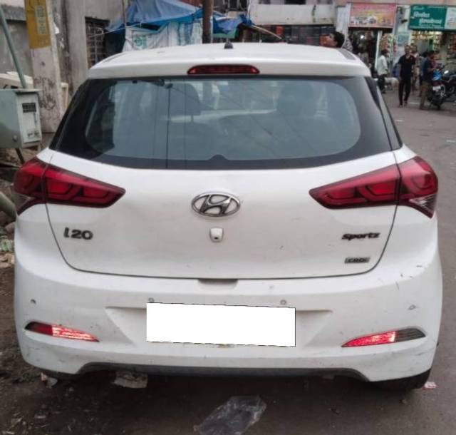 https://images10.gaadi.com/usedcar_image/4639016/original/processed_2b9de653-df67-4a86-9731-f56fadbcee83.jpg?imwidth=6401