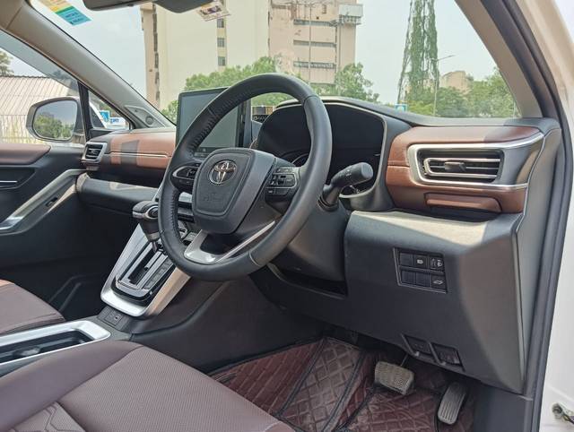 https://images10.gaadi.com/usedcar_image/4639020/original/4ced646d0d0e70b534e43dbbebee4a3c.jpg?imwidth=6402