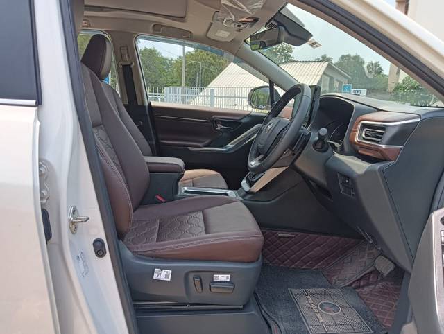 https://images10.gaadi.com/usedcar_image/4639020/original/d6c802c454d109abd860b24fe4cf82cd.jpg?imwidth=6401