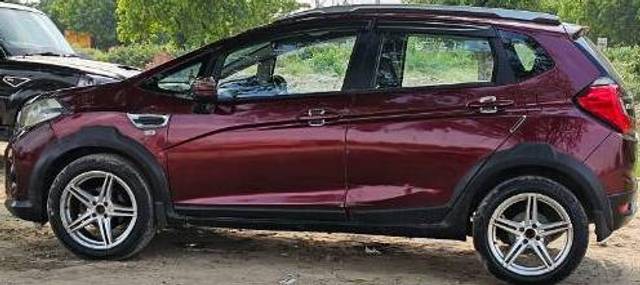 https://images10.gaadi.com/usedcar_image/4639027/original/processed_5f4d94ff-4cc6-4ee8-90d2-89e11d373fab.jpg?imwidth=6402