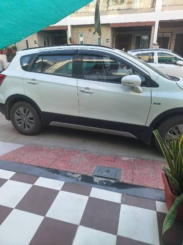 https://images10.gaadi.com/usedcar_image/4639073/original/processed_c04f4957-00f9-4ea5-a897-91b926c4d2b4.jpg?imwidth=6401