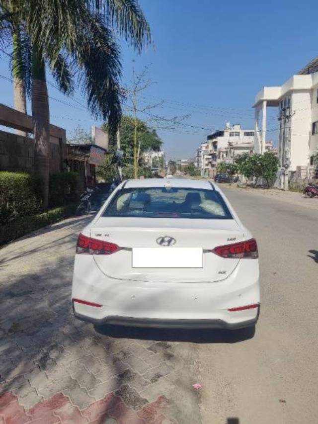 https://images10.gaadi.com/usedcar_image/4639079/original/processed_eac2770e-6d5c-468e-a541-6d929993d2c9.jpg?imwidth=6401