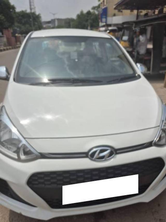 https://images10.gaadi.com/usedcar_image/4639116/original/processed_33359c70-644b-438d-89bc-801bb5cc2b14.jpg?imwidth=6401