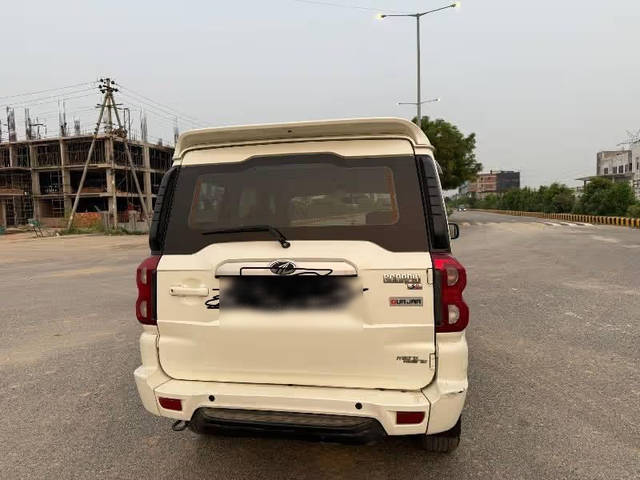 https://images10.gaadi.com/usedcar_image/4639177/original/7553e23f-3fce-4ff3-bd4b-a8a69bd381c0.png?imwidth=6402