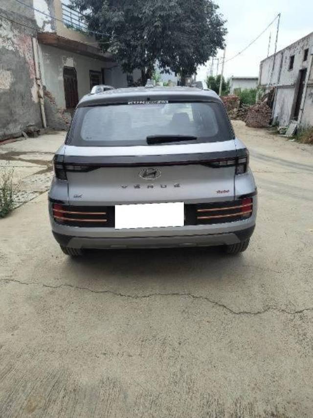 https://images10.gaadi.com/usedcar_image/4639183/original/processed_2b22a6a0-2744-449e-a7b3-dee5995468af.jpg?imwidth=6402