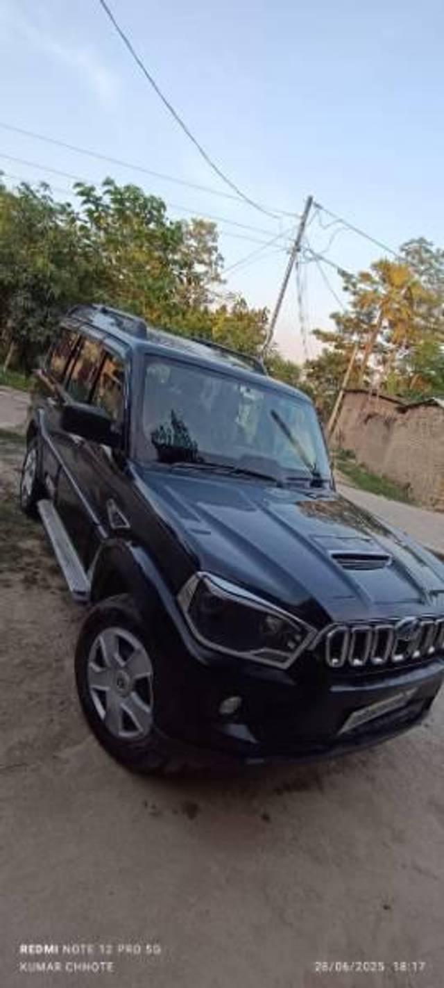 https://images10.gaadi.com/usedcar_image/4639242/original/processed_5534d580-a479-4534-9a86-10984dc10bc9.jpg?imwidth=6401