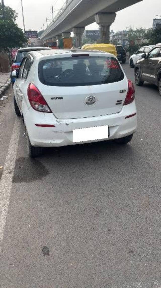 https://images10.gaadi.com/usedcar_image/4639267/original/processed_826f7bd0-15fa-4823-9877-565d6faef11b.jpeg?imwidth=6401