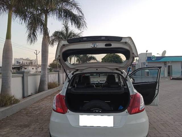 https://images10.gaadi.com/usedcar_image/4639273/original/processed_213045d9-dcd9-47dd-a692-a8f1115b941d.jpg?imwidth=6401