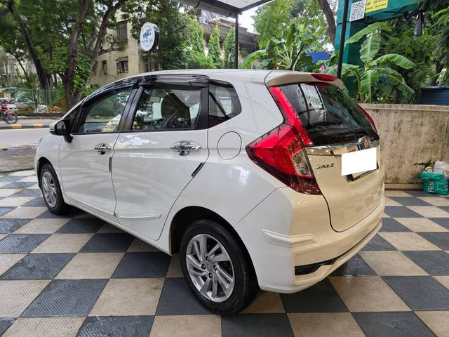 https://images10.gaadi.com/usedcar_image/4639274/original/processed_338f911b4351bb06a7a110222b3a1516.jpg?imwidth=6402
