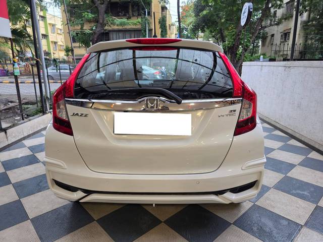https://images10.gaadi.com/usedcar_image/4639274/original/processed_aad131f04dd17198a11197cd489a5fac.jpg?imwidth=6401