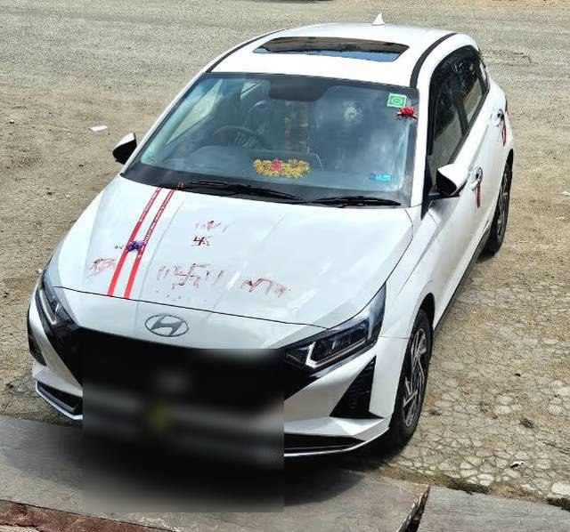https://images10.gaadi.com/usedcar_image/4639289/original/dd266a8e-8ae3-48a8-bc70-f38ef839fae7.png?imwidth=6400