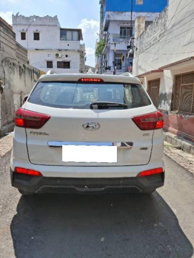 https://images10.gaadi.com/usedcar_image/4639335/original/processed_bd6134e3-84b6-4f93-b6e1-4b885fbc62e3.jpg?imwidth=6402