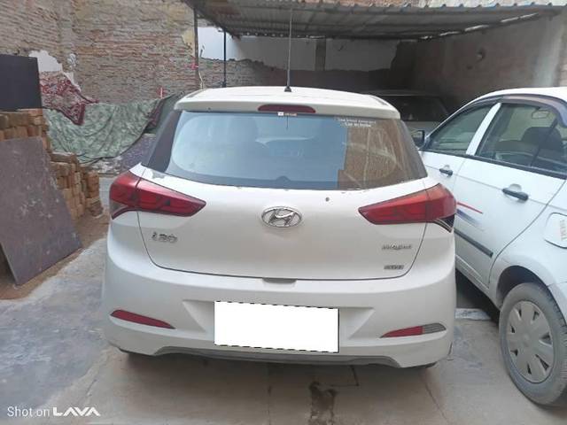 https://images10.gaadi.com/usedcar_image/4639348/original/processed_571d8979-0500-4b56-a1f6-84277ceedeb0.jpg?imwidth=6401
