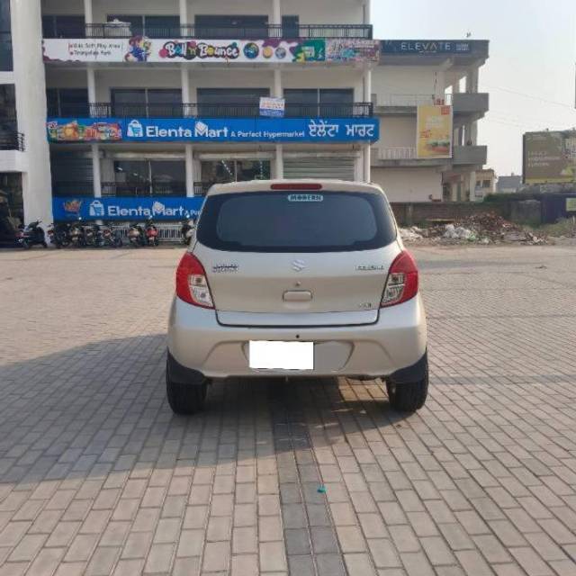 https://images10.gaadi.com/usedcar_image/4639360/original/processed_bada9027-455d-442e-9969-11ed1264f0a5.jpg?imwidth=6402