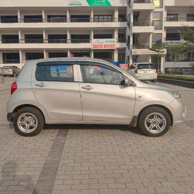 https://images10.gaadi.com/usedcar_image/4639360/original/processed_d81fa57a-0003-4bcc-a7f1-bebd13609a5b.jpg?imwidth=6401