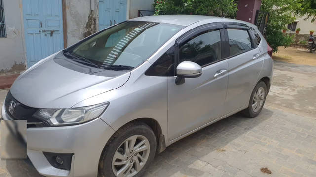 https://images10.gaadi.com/usedcar_image/4639381/original/e39364f0-19f3-4fa6-ae0c-dc9137f580f3.png?imwidth=6402