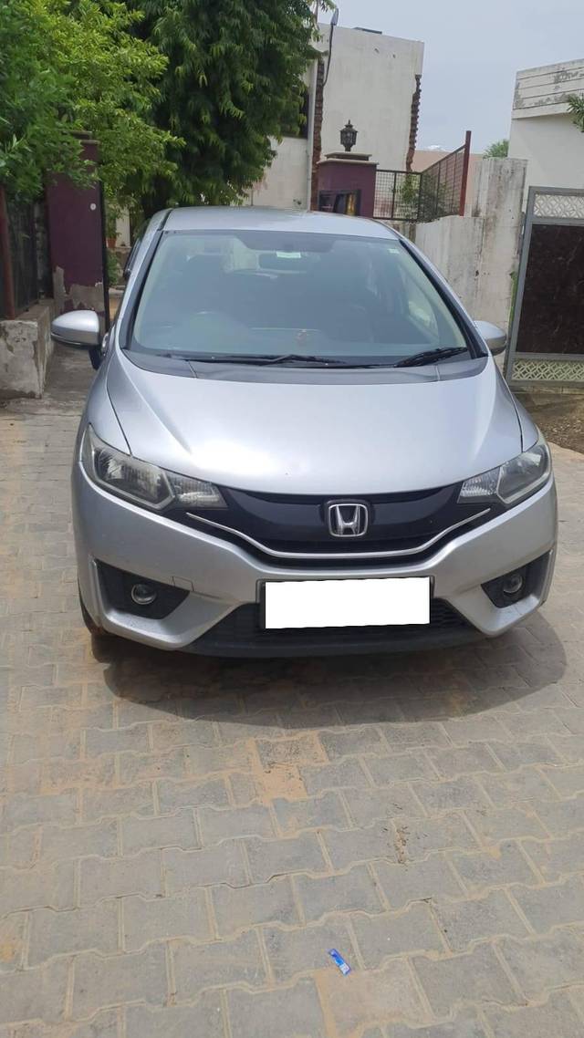 https://images10.gaadi.com/usedcar_image/4639381/original/processed_5bae2a9f-2d5c-4df4-baaa-158260a885aa.jpg?imwidth=6401