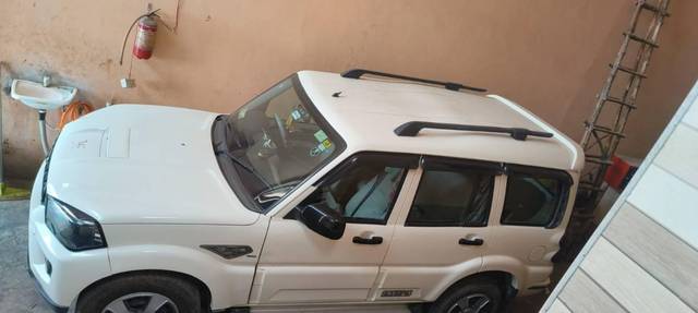 https://images10.gaadi.com/usedcar_image/4639485/original/processed_518ff2a1-47c6-4ae5-a717-9dbf068dcaa9.jpg?imwidth=6401