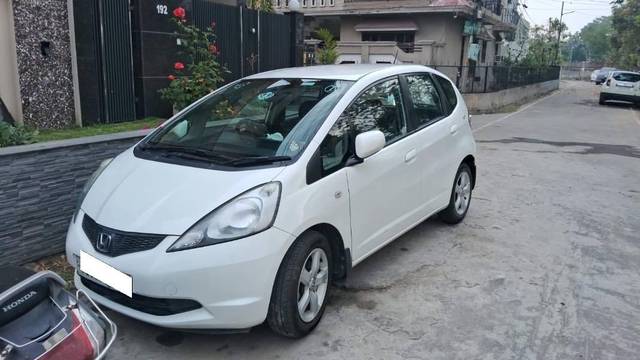 https://images10.gaadi.com/usedcar_image/4639493/original/processed_3259c6bb-452e-4f11-a7cb-46d2da4ecdcc.jpeg?imwidth=6402