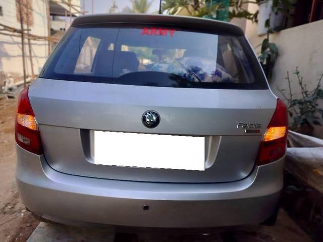 https://images10.gaadi.com/usedcar_image/4639516/original/processed_a3b9f10d-0fe1-4470-be35-0e17b9e39bad.jpg?imwidth=6401