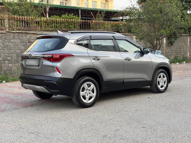 https://images10.gaadi.com/usedcar_image/4639518/original/aa7ea213fbee3019dd0125470b38013e.jpg?imwidth=6401