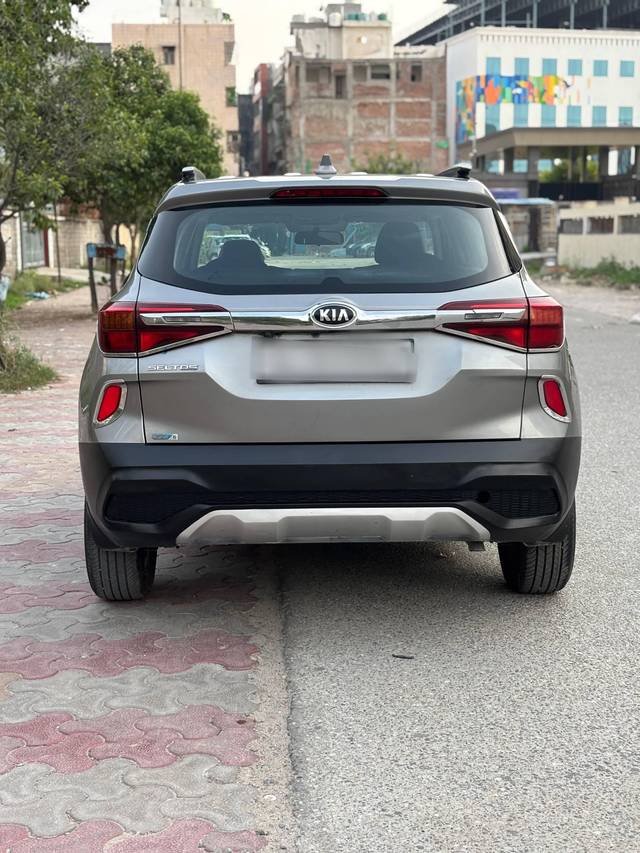 https://images10.gaadi.com/usedcar_image/4639518/original/processed_0754328070b2f1fb58dafc93413fdc1c.jpg?imwidth=6402