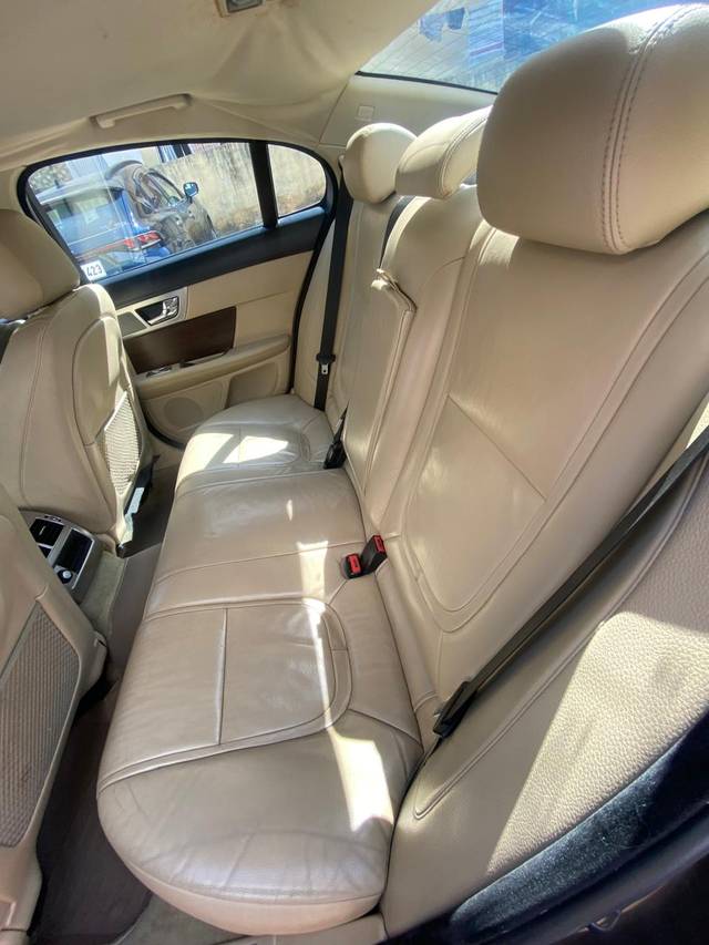 https://images10.gaadi.com/usedcar_image/4639607/original/cc688af9df00015f5b387fc93facb4ae.jpg?imwidth=6402