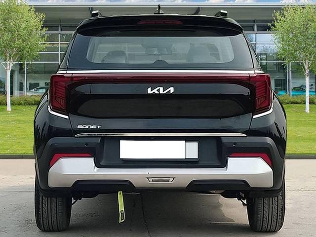 https://images10.gaadi.com/usedcar_image/4639631/original/processed_f4ade90c-cb07-4067-9fd4-2dcbf16fea13.jpg?imwidth=6402