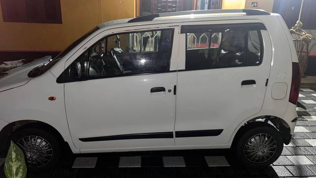 https://images10.gaadi.com/usedcar_image/4639632/original/processed_3198c0a5-2b57-4973-80b4-1fee4e49916a.jpeg?imwidth=6400