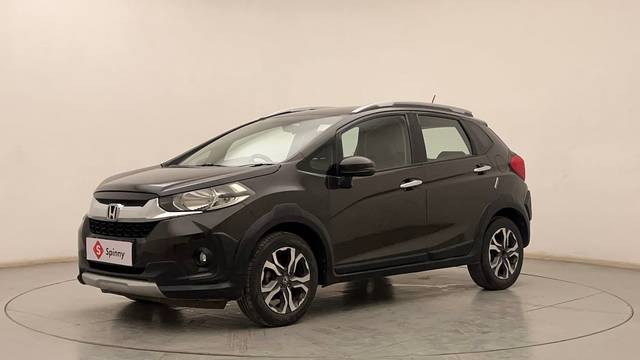 https://images10.gaadi.com/usedcar_image/4639672/original/28f7b9ea802001c91b539d547848d354.JPG?imwidth=6400
