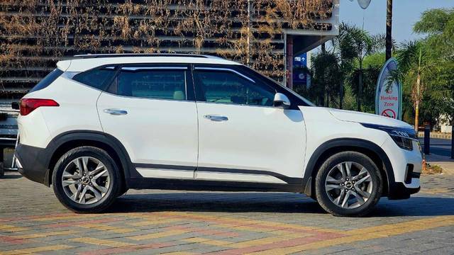 https://images10.gaadi.com/usedcar_image/4639682/original/processed_483c41f7fa8749987fac3ab548ae5eba.jpg?imwidth=6401
