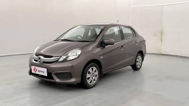 https://images10.gaadi.com/usedcar_image/4639708/original/db0fef21f5c19880924dfeac406dcebc.JPG?imwidth=6400