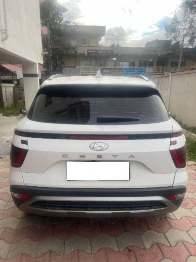 https://images10.gaadi.com/usedcar_image/4639728/original/processed_a8138388-abb5-4994-8ac7-431ecee1c050.jpg?imwidth=6402