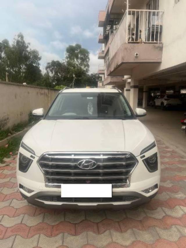 https://images10.gaadi.com/usedcar_image/4639728/original/processed_e9afa823-3ad6-4d8d-b960-5f653ddb0106.jpg?imwidth=6400