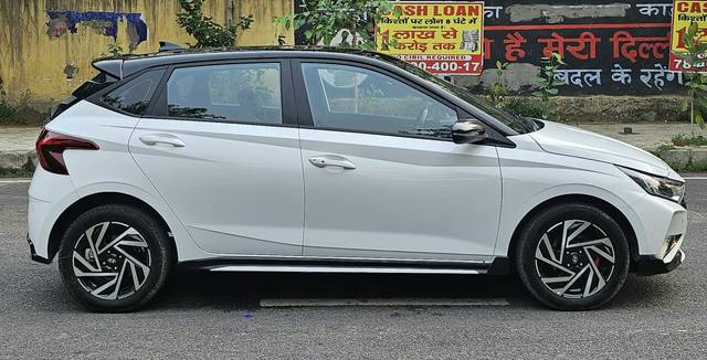 https://images10.gaadi.com/usedcar_image/4639740/original/c0cec33860ea4048043309f09c383946.jpg?imwidth=6401