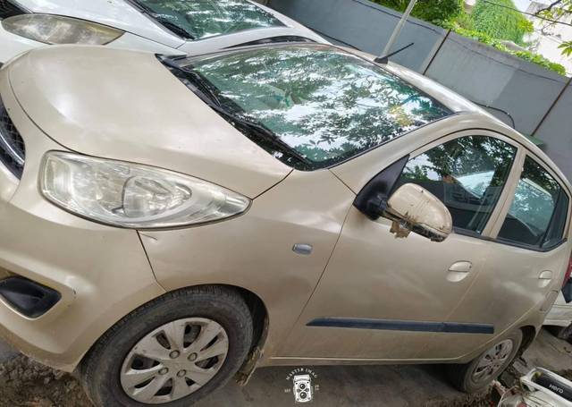 https://images10.gaadi.com/usedcar_image/4639754/original/processed_41fc79e4079d94a0ea2641011eba28d6.jpg?imwidth=6401
