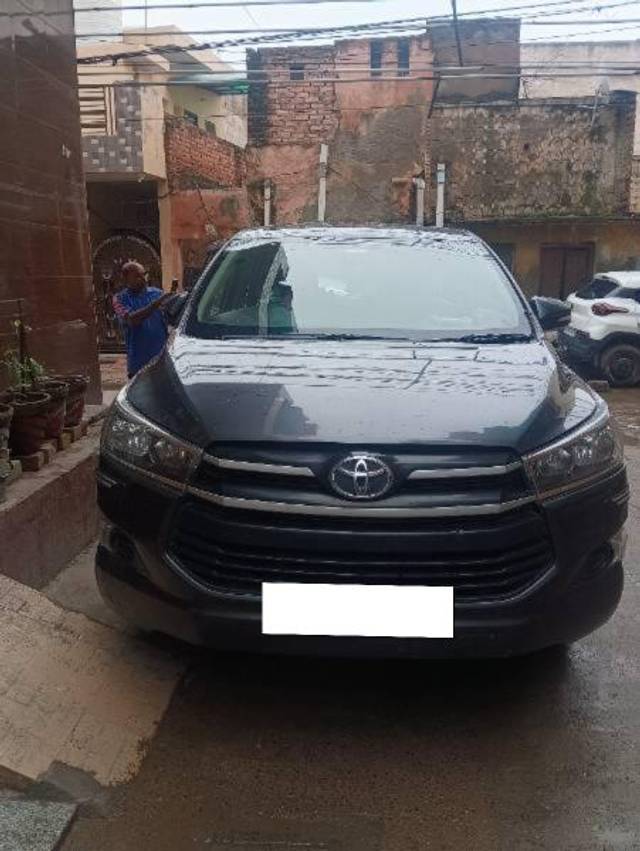 https://images10.gaadi.com/usedcar_image/4639755/original/processed_8f72498f-79c8-40f2-a699-c1f7e46e4c50.jpg?imwidth=6402