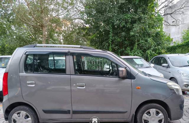 https://images10.gaadi.com/usedcar_image/4639761/original/processed_6628266e1007518723929c2fb61ff6ad.jpg?imwidth=6401
