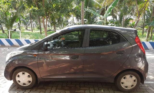 https://images10.gaadi.com/usedcar_image/4639763/original/processed_6076201e-5ba3-46e0-a573-42112e380cde.jpg?imwidth=6402
