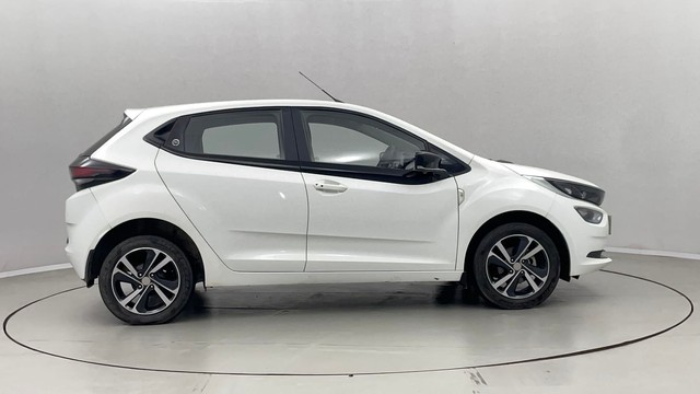 Second-hand 2023 Tata Altroz XZ for sale in Jaipur-2