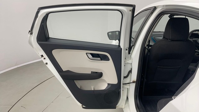 Second-hand 2023 Tata Altroz XZ for sale in Jaipur-25