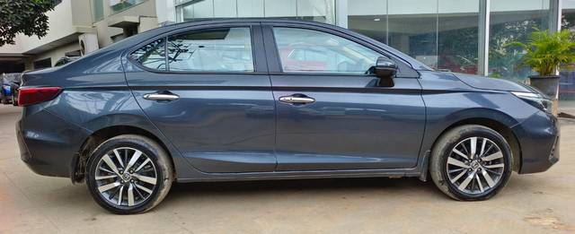 https://images10.gaadi.com/usedcar_image/4639799/original/e48ddb86fb3800d6dc800028c60c9455.jpeg?imwidth=6401