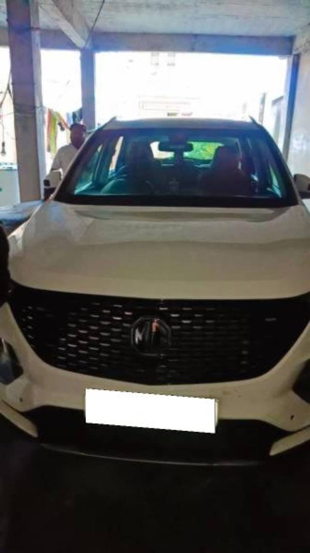 https://images10.gaadi.com/usedcar_image/4639805/original/processed_39849138-a8a6-4d25-8ce5-f8650ebfd7d7.jpg?imwidth=6401