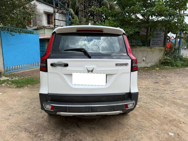 https://images10.gaadi.com/usedcar_image/4639811/original/processed_e981be97b3d65782635ebd636fd32875.jpg?imwidth=6402