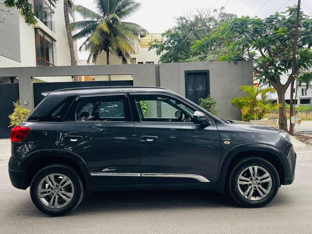 https://images10.gaadi.com/usedcar_image/4639814/original/processed_93294e2fad1350261ff77679b258b8b9.jpg?imwidth=6401