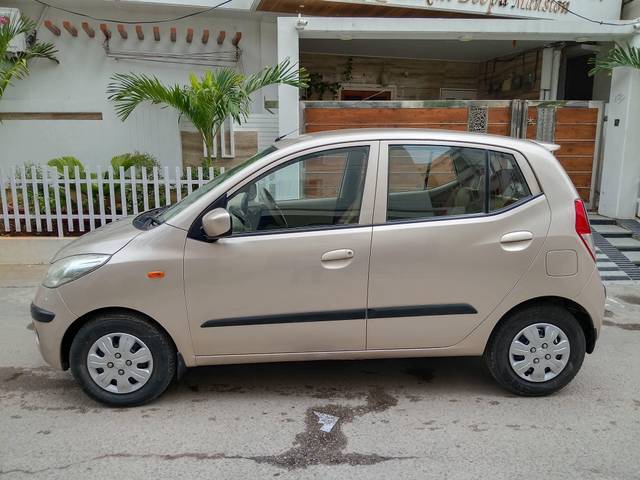 https://images10.gaadi.com/usedcar_image/4639821/original/processed_7577b3923784f1266d6c1c618e1a9800.jpg?imwidth=6401