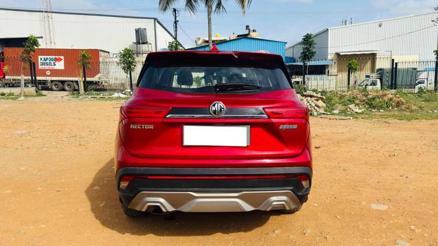 https://images10.gaadi.com/usedcar_image/4639846/original/processed_6b0371fb-2e0f-43a9-bc22-ba0f53545077.jpg?imwidth=6402